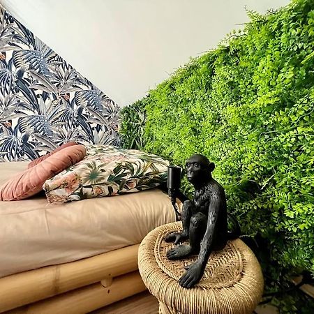 Nuit Dans La Jungle - Love Room Souppes-sur-Loing Luaran gambar