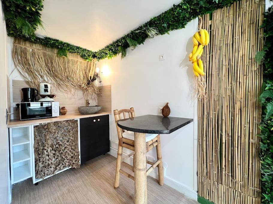 Nuit Dans La Jungle - Love Room Souppes-sur-Loing Luaran gambar