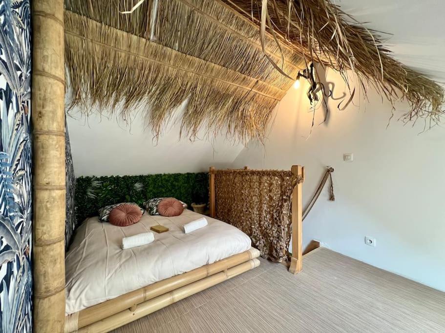 Nuit Dans La Jungle - Love Room Souppes-sur-Loing Luaran gambar