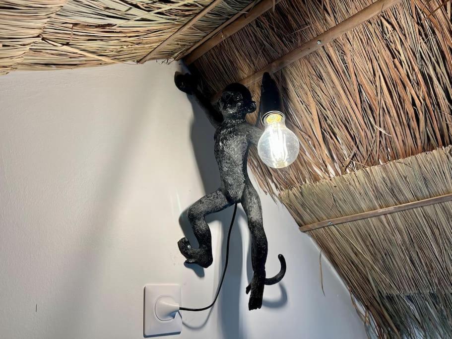 Nuit Dans La Jungle - Love Room Souppes-sur-Loing Luaran gambar