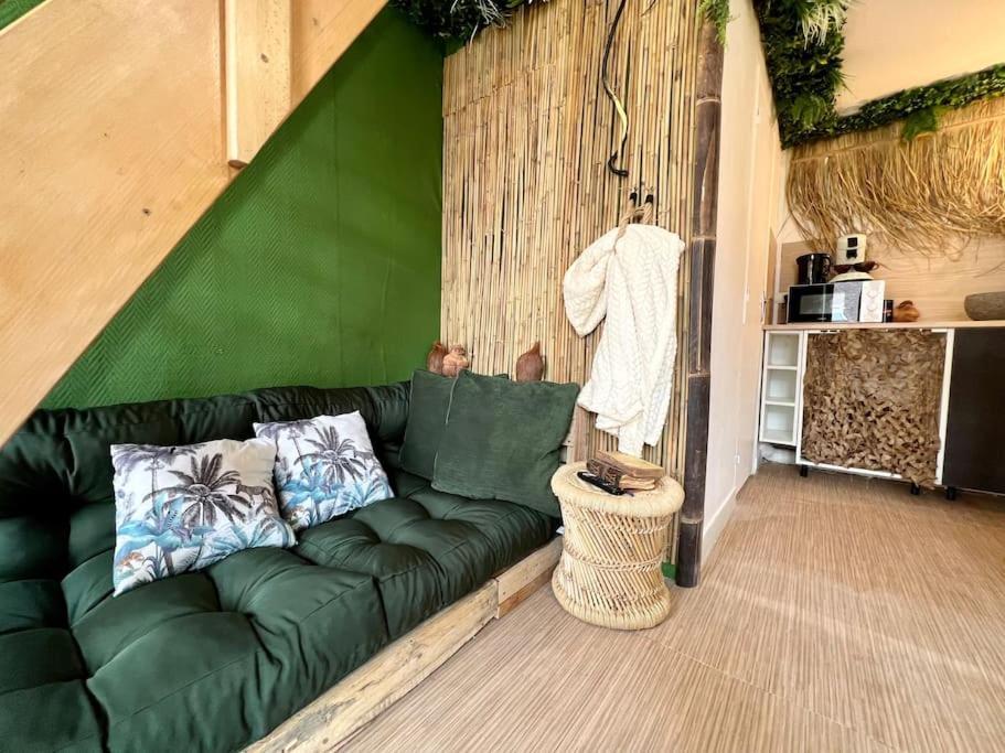 Nuit Dans La Jungle - Love Room Souppes-sur-Loing Luaran gambar