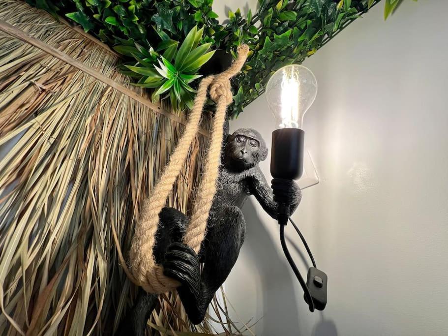 Nuit Dans La Jungle - Love Room Souppes-sur-Loing Luaran gambar