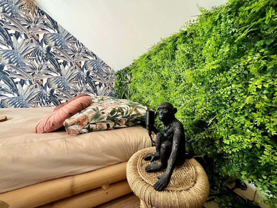 Nuit Dans La Jungle - Love Room Souppes-sur-Loing Luaran gambar
